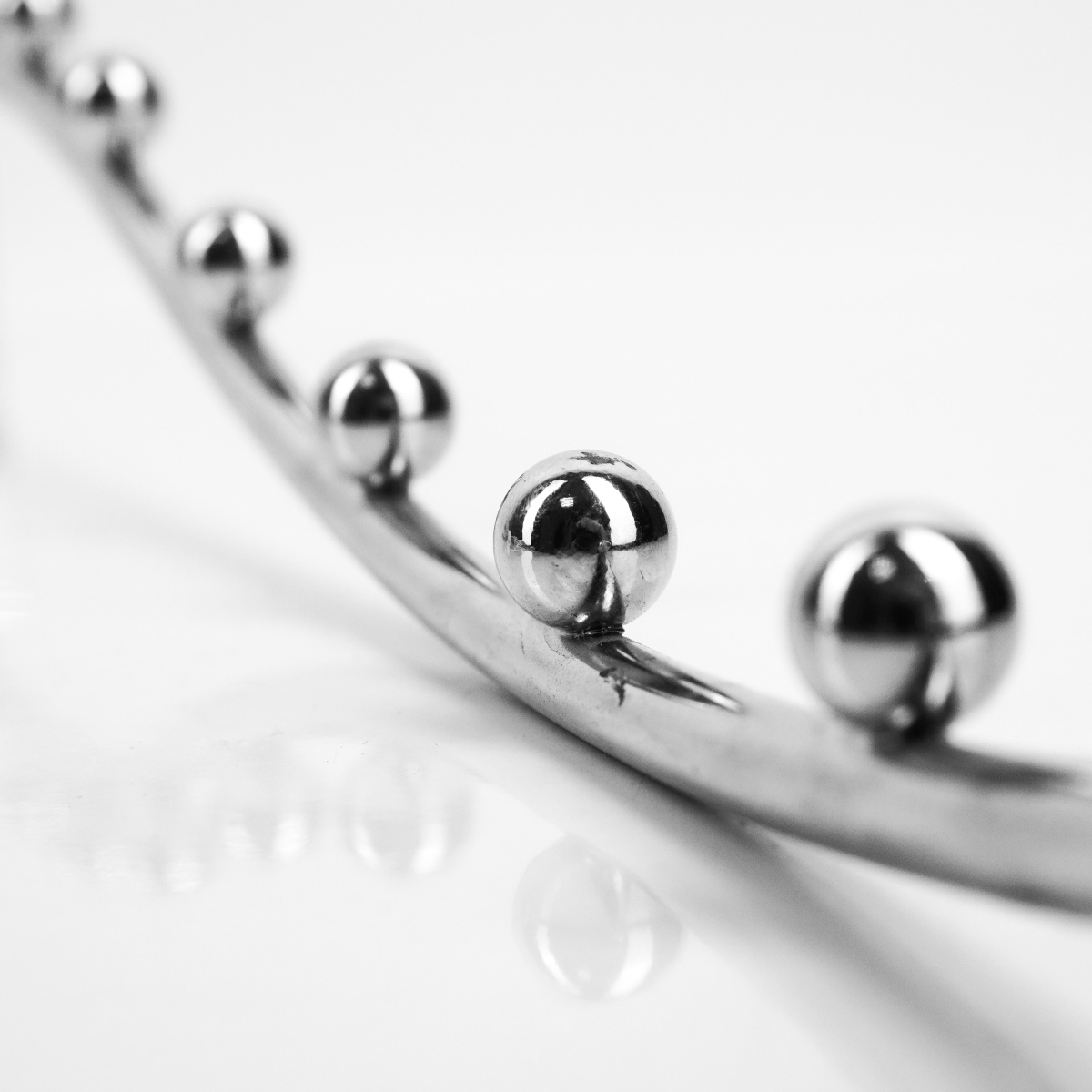 kronshteyn-izognutyy-tonkiy-na-krosspanel-s-9-yu-sharikami-350mm-khrom-k105-350-3