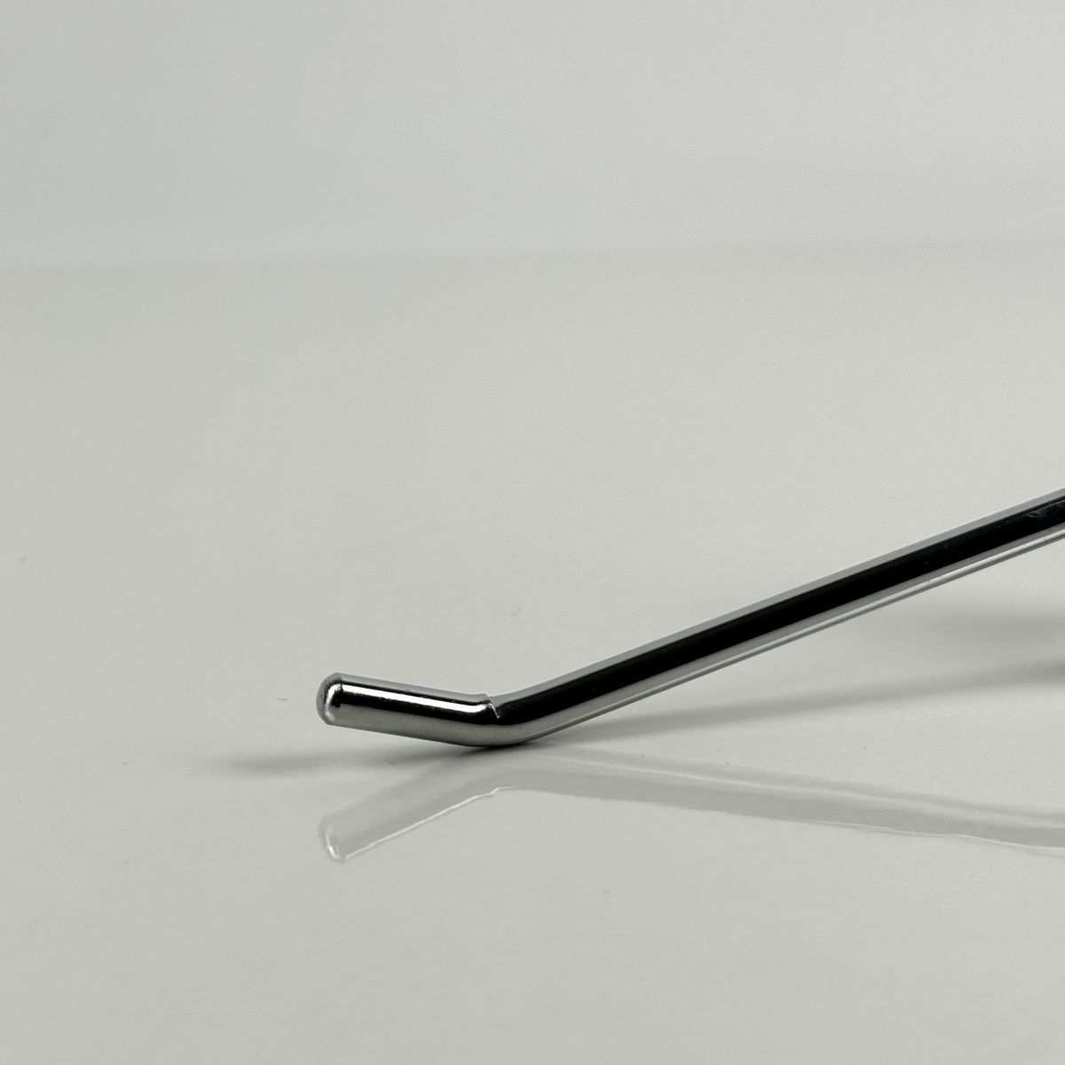 kronshteyn-kryuchok-na-ovalnuyu-trubu-l-100mm-khrom-1