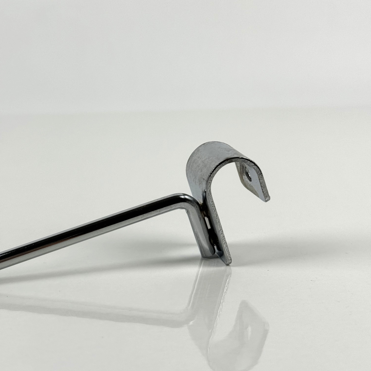 kronshteyn-kryuchok-na-ovalnuyu-trubu-l-100mm-khrom-2