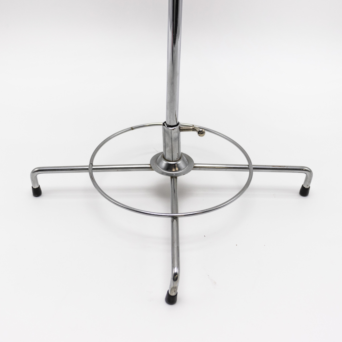 veshalo-nastolnoe-tri-yarusa-h-850mm-d330mm-khrom-5