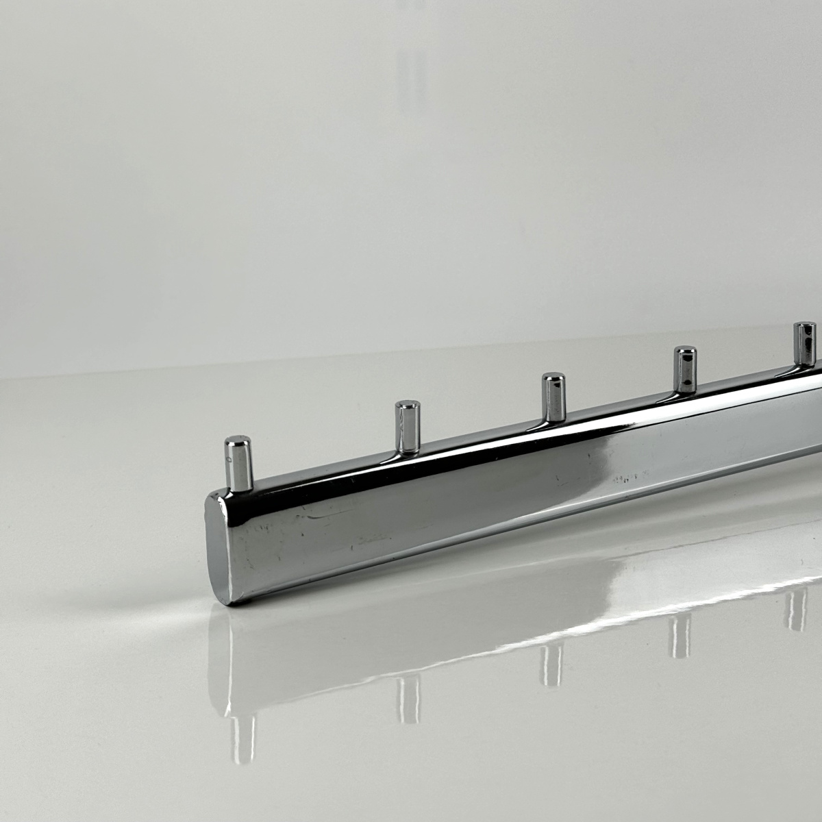 kronshteyn-naklonnyy-na-ovalnuyu-trubu-9-shtyrkov-l-400mm-khrom-2