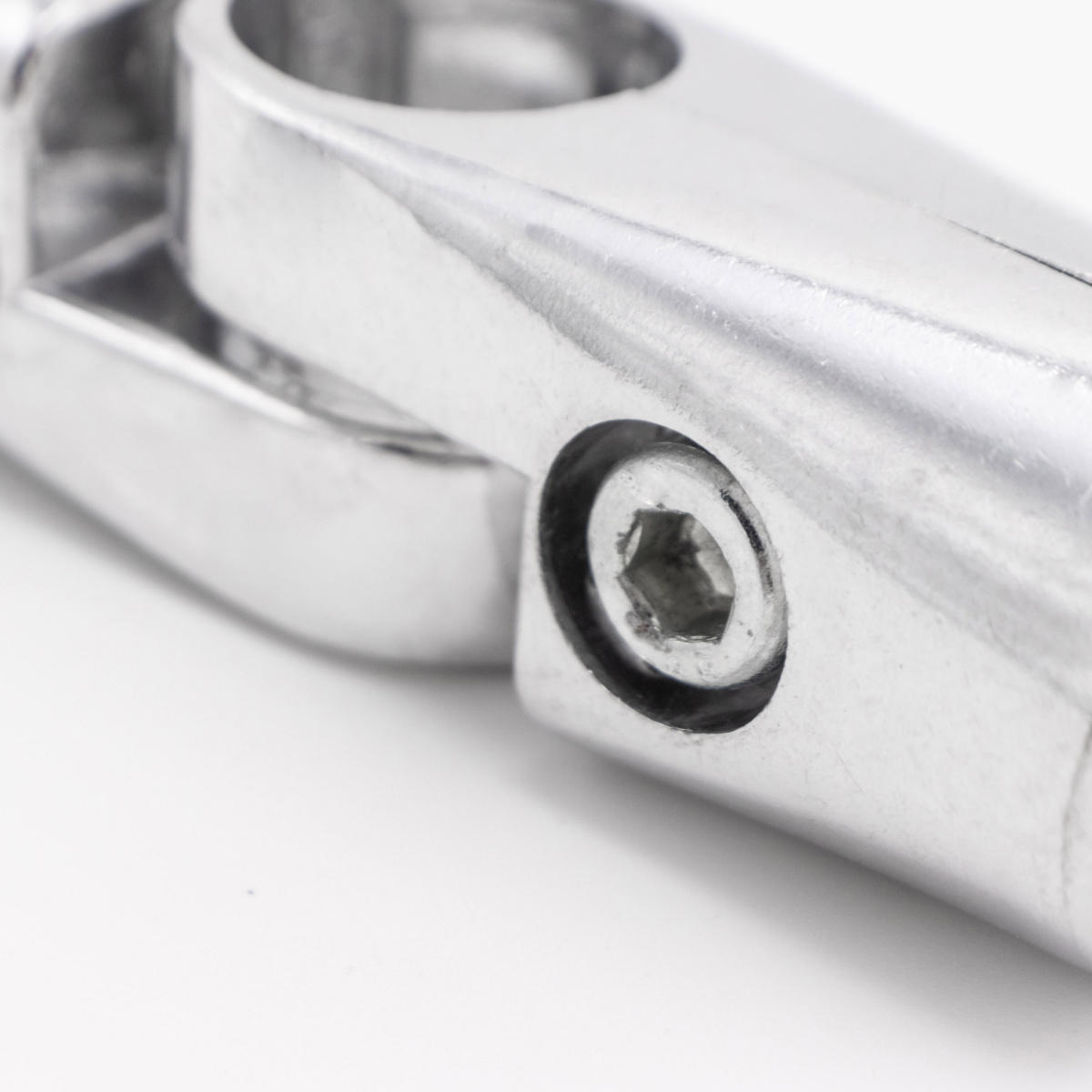 zazhim-povorotnyy-malyy-dlya-trub-v-4-kh-napravleniyakh-d-25mm-khrom-7