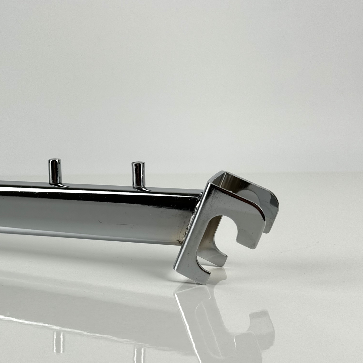 kronshteyn-naklonnyy-na-ovalnuyu-trubu-9-shtyrkov-l-400mm-khrom-3