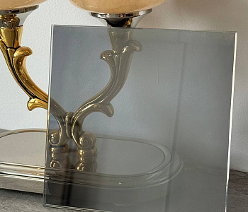 Зеркальное стекло тонированное серое 4мм 1605*2250